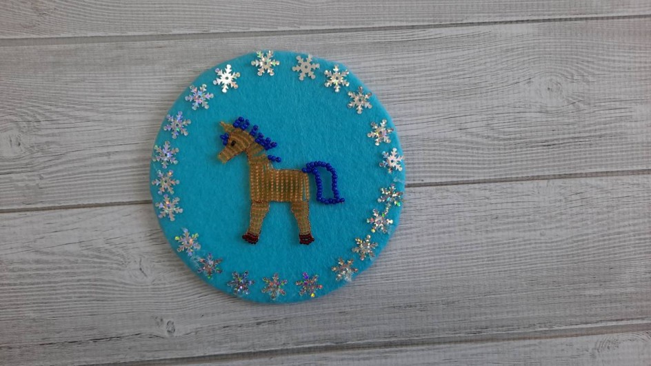 Новогодняя лошадка