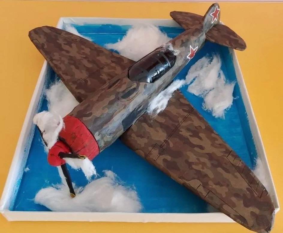 Военный самолёт