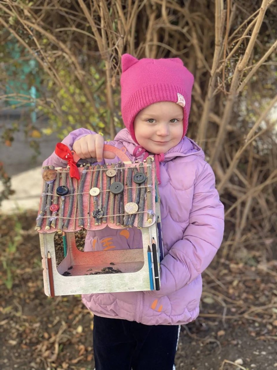 Кормушка"Вкусняшки для пташки"