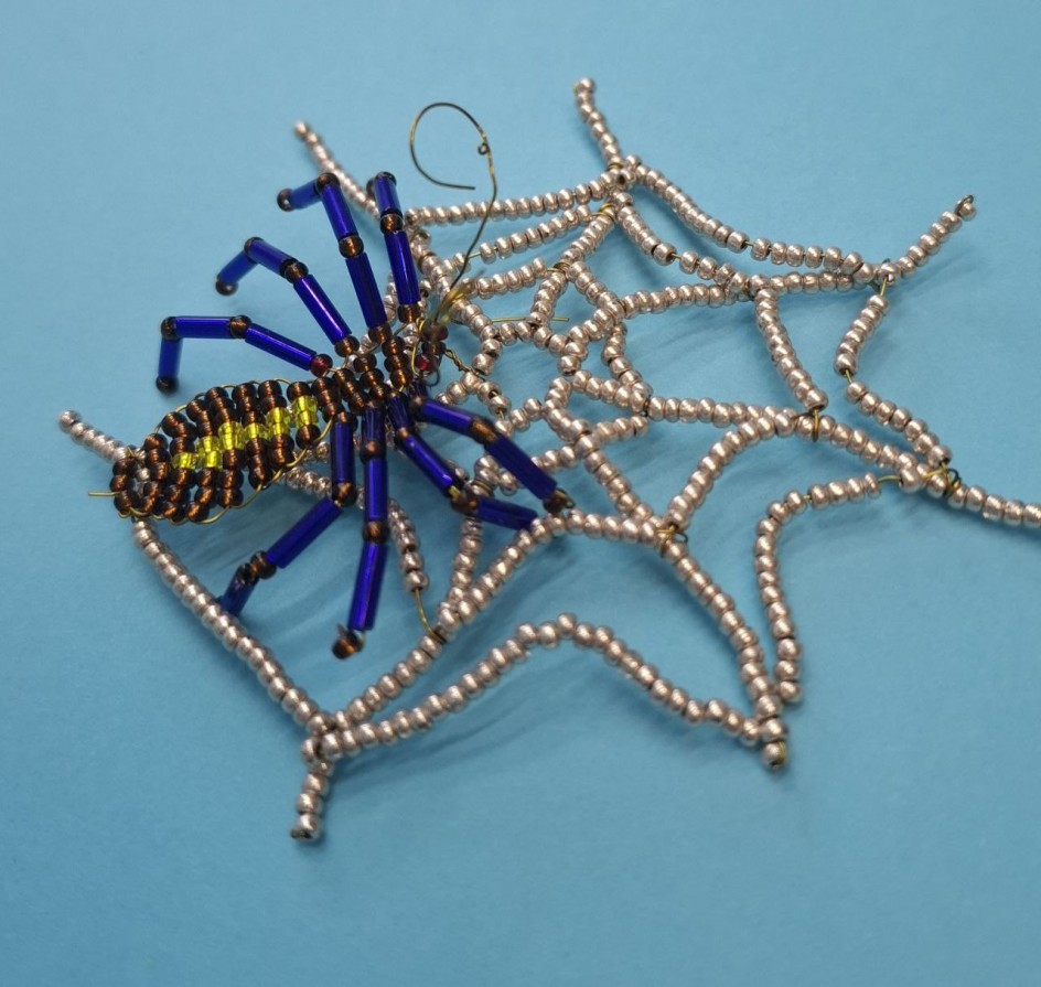 ПАУЧОК НА ПАУТИНКЕ