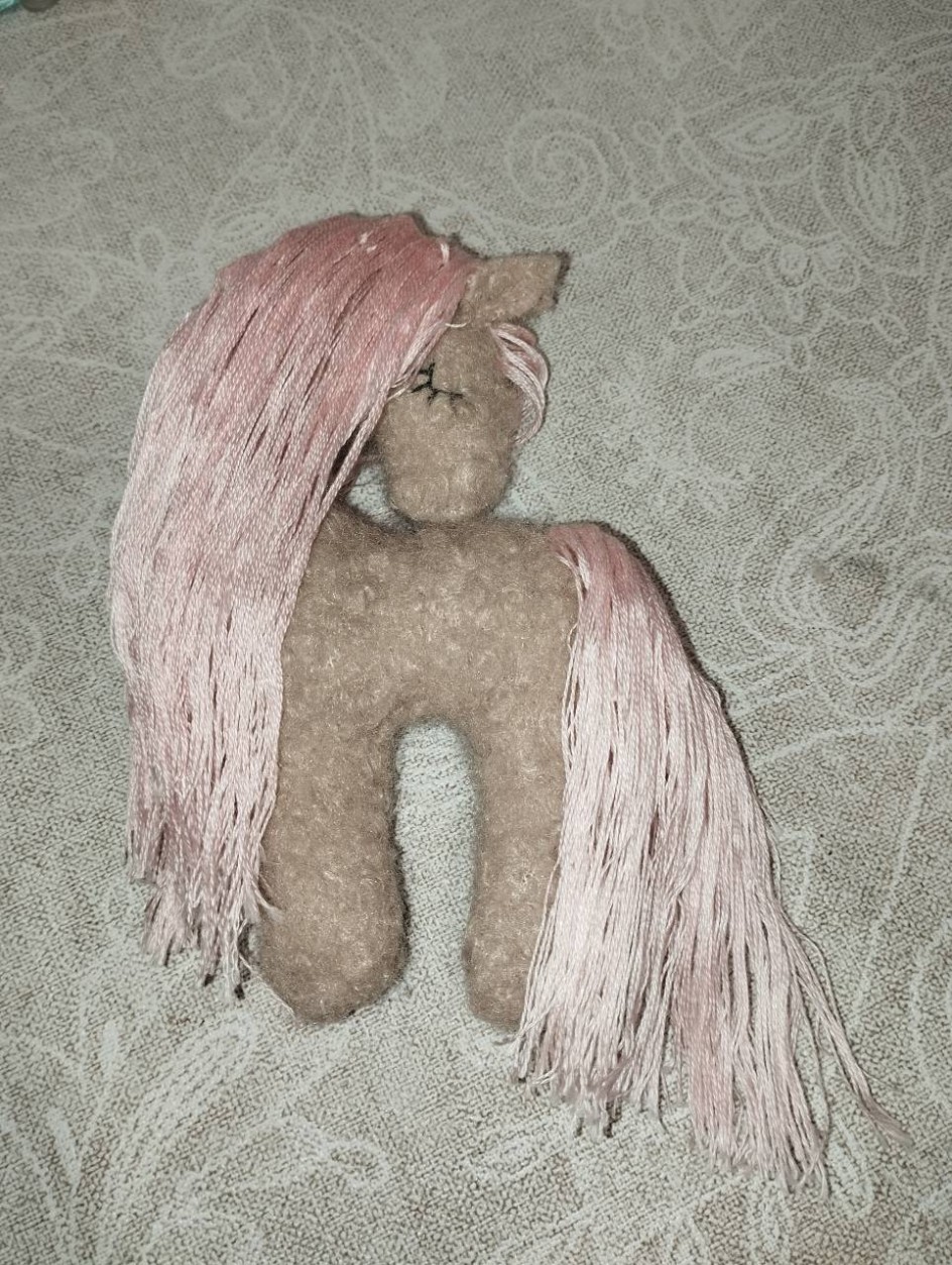 Конь с розовой гривой