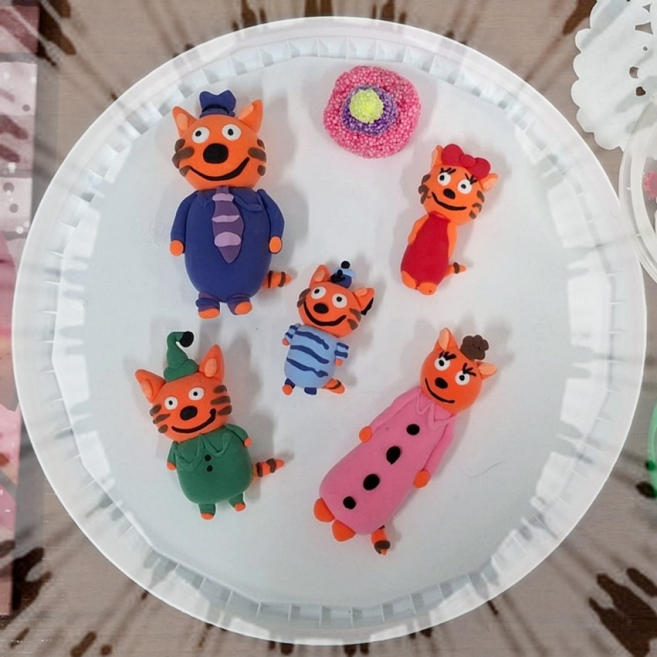 "Веселая семейка - ТРИ КОТА"