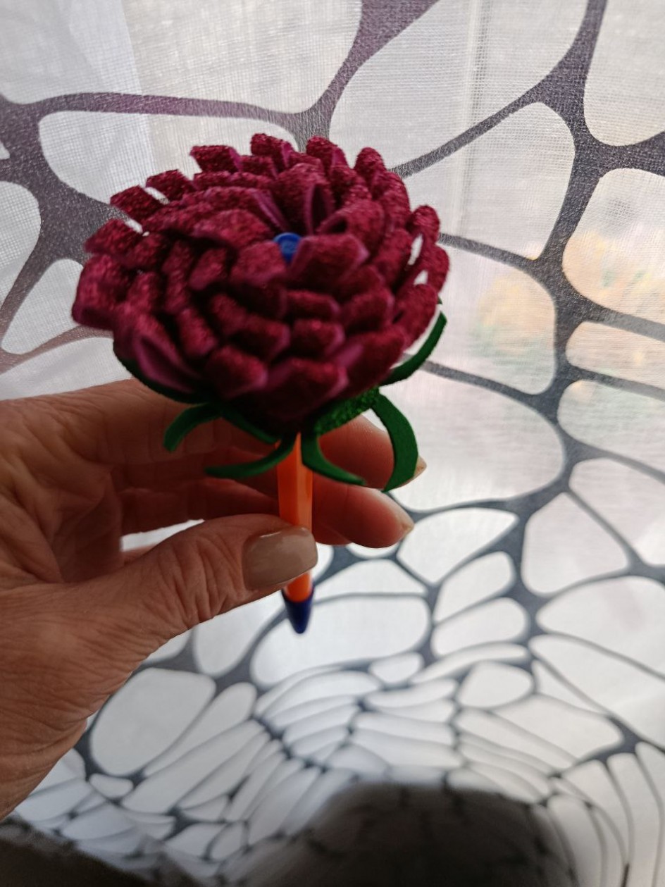 Цветущая ручка