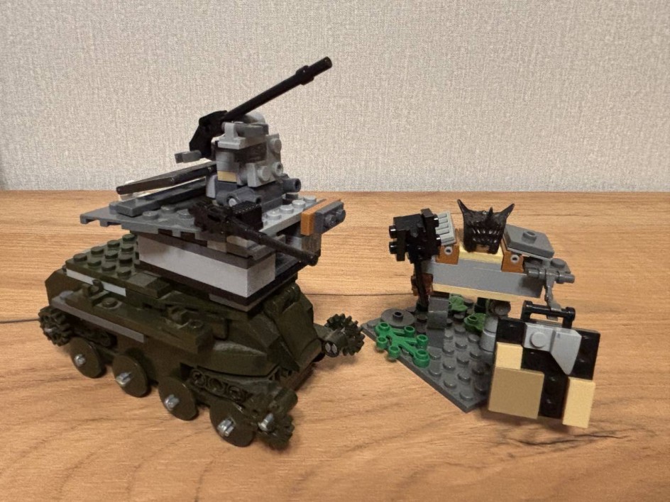 Робот Вархаммер и его танк.