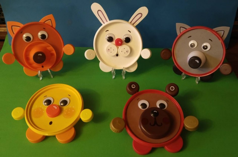 Сказка "Колобок" из бросового материала: крышек и фоамирана