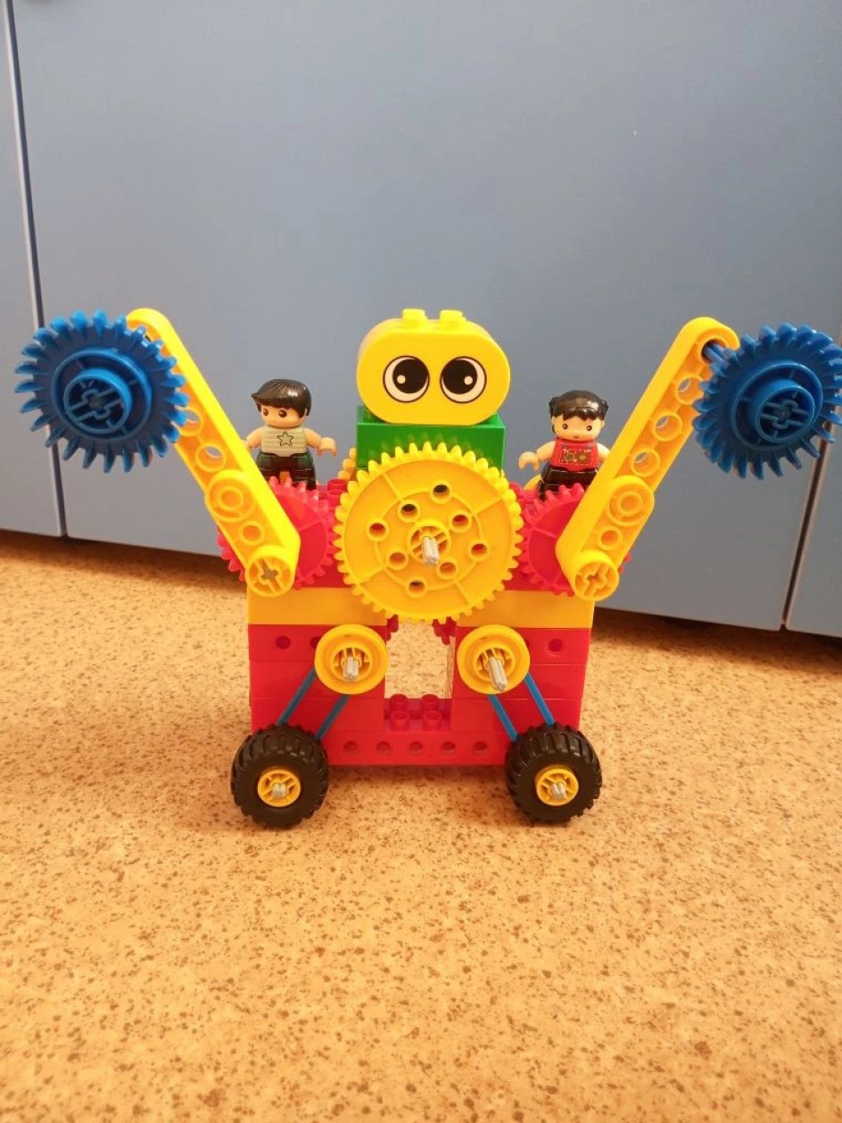 "Робот - Няня"