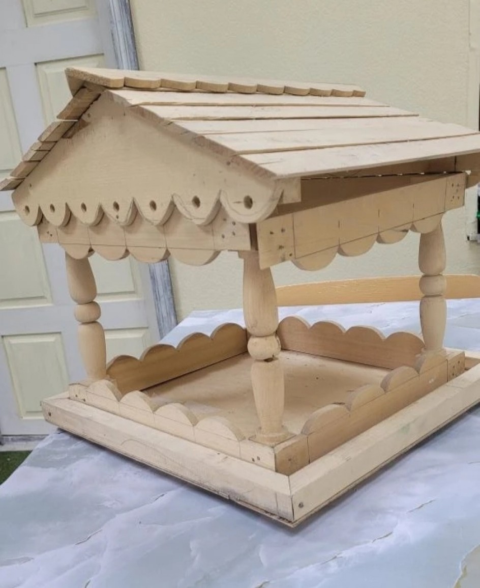 "Столовая для птиц к открытию готова!"