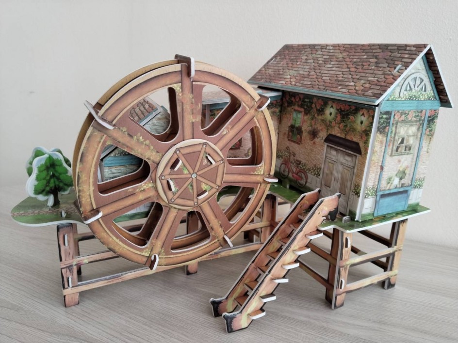 Старая мельница крутится-вертится