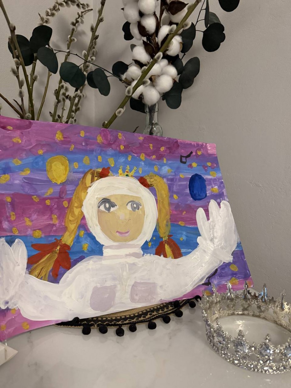 Девушка  космонавт