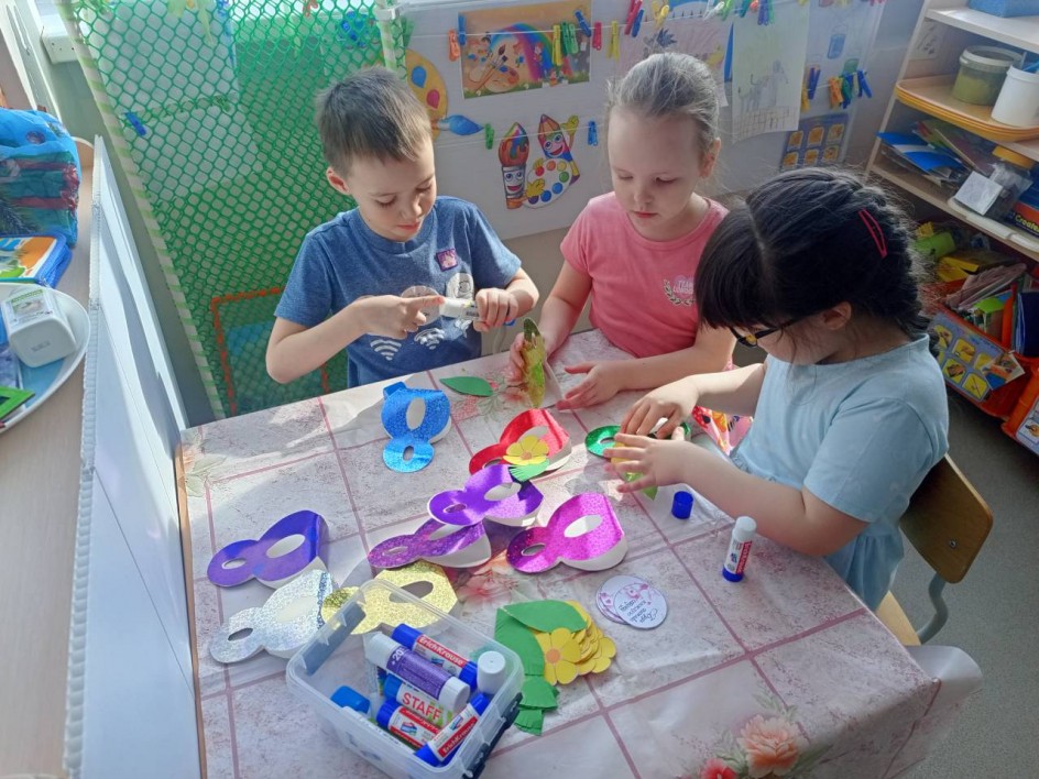 Весенняя открытка для мамы