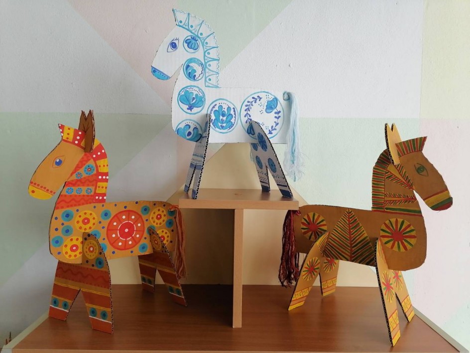 Расписные лошадки