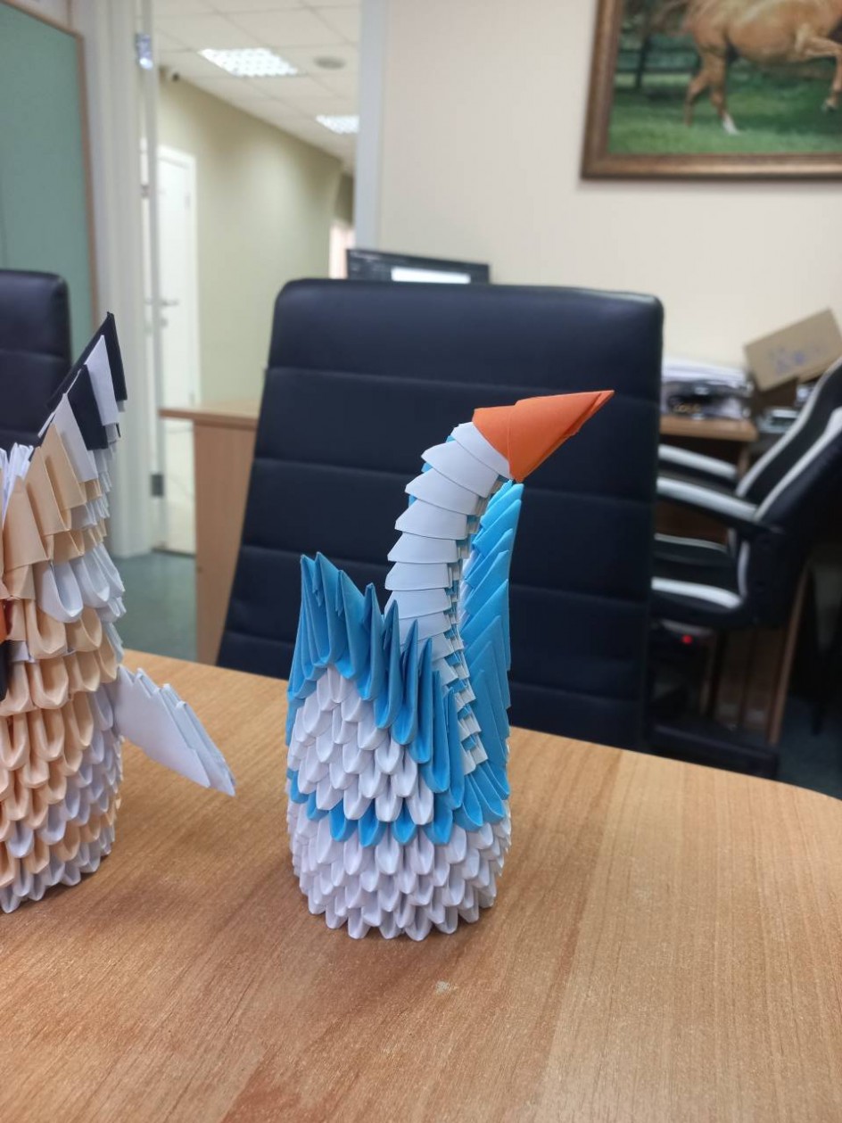 Поделка в технике модульное оригами "Лебедь"