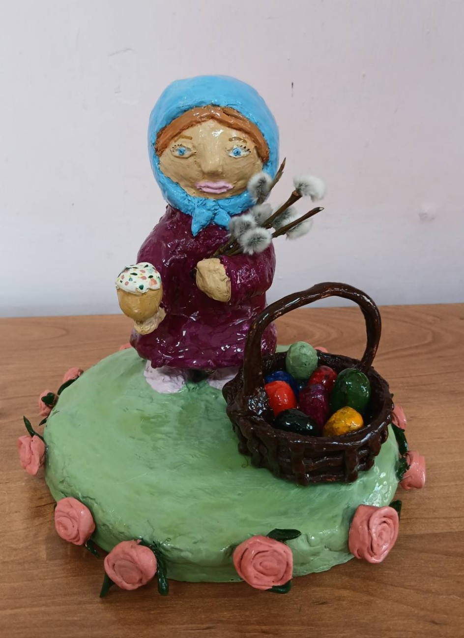 «Девочка с пасхальными угощениями»