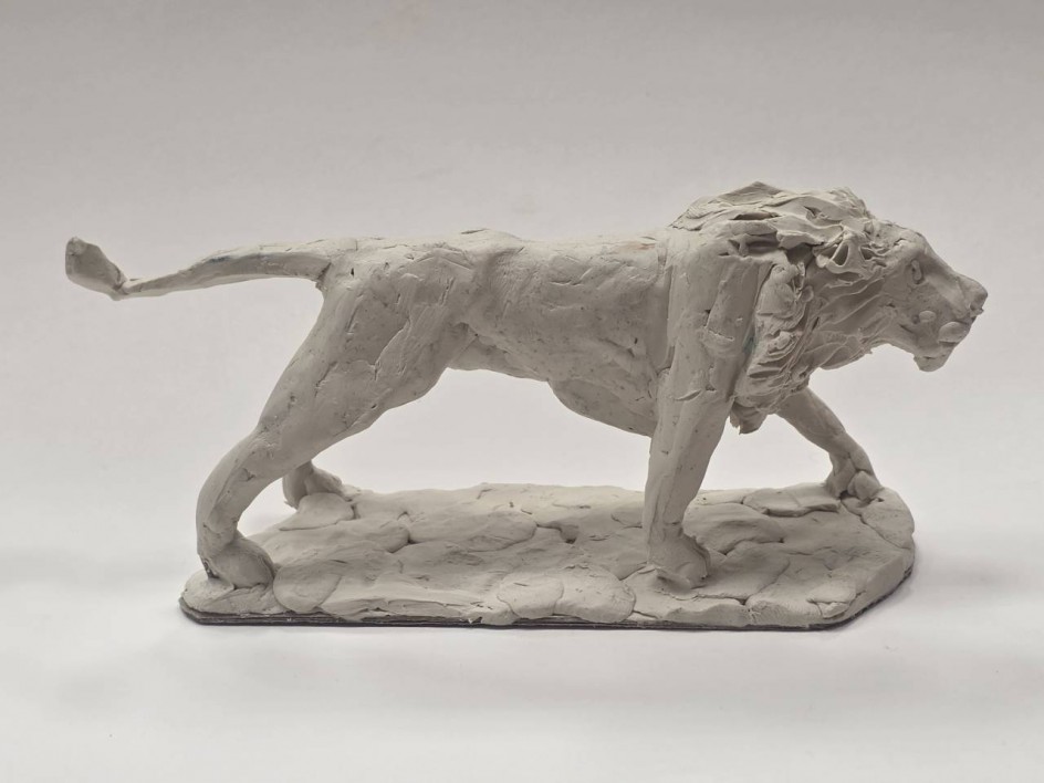 Крадущийся лев