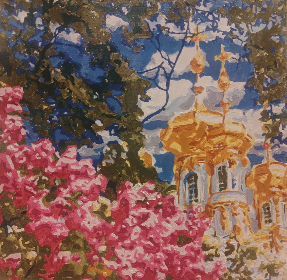 В саду у храма