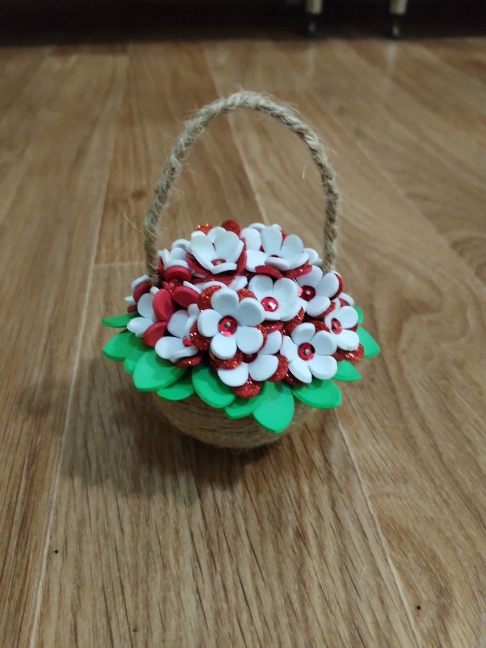 Корзина весенних цветов