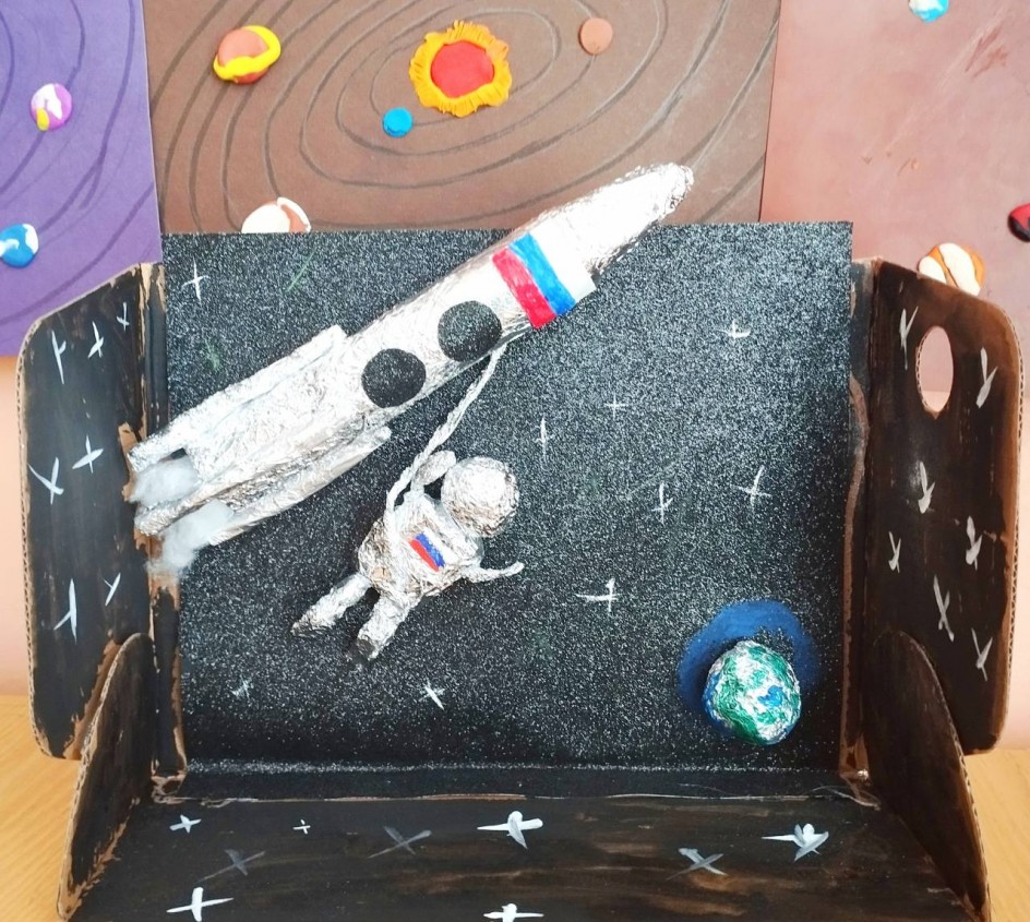 В открытом космосе.