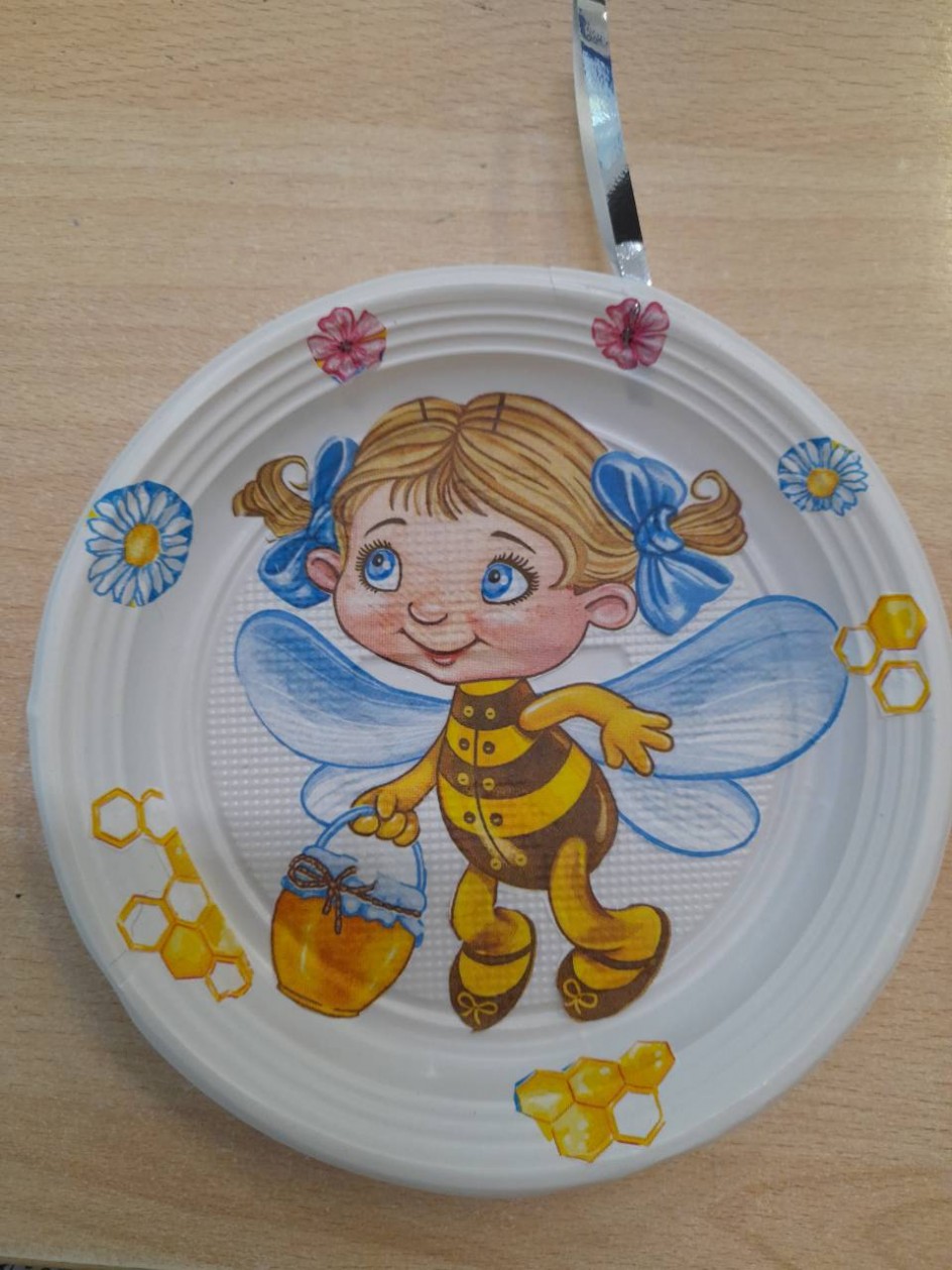 Люди рады лету, а пчела цвету.