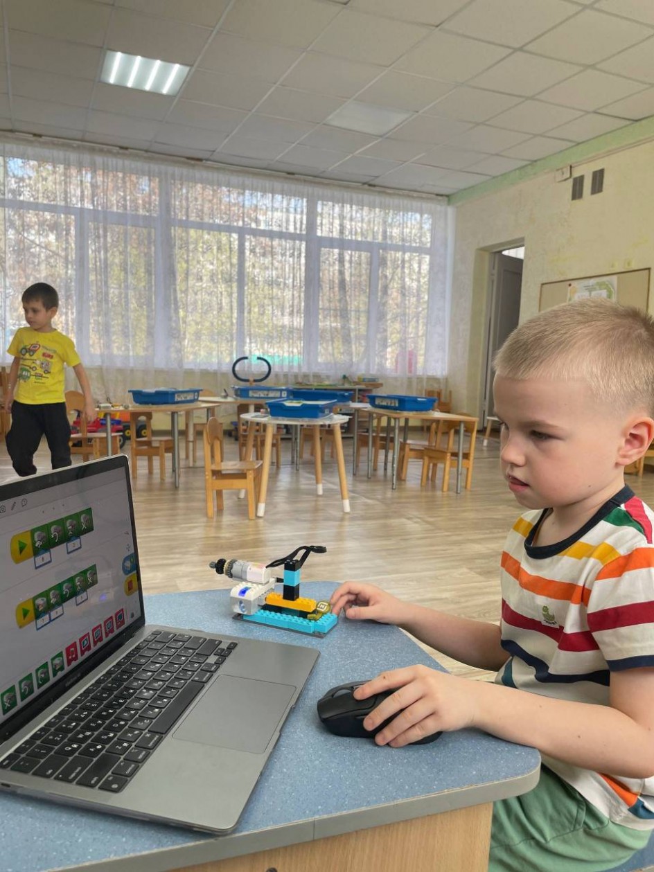 Робот-дрель