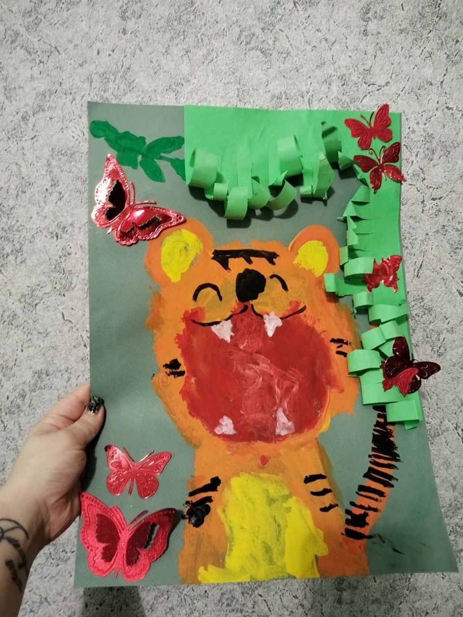 Тигр в бабочках