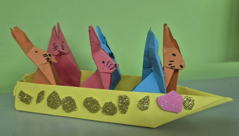 Зайцы плывут к дедушке Мазаю