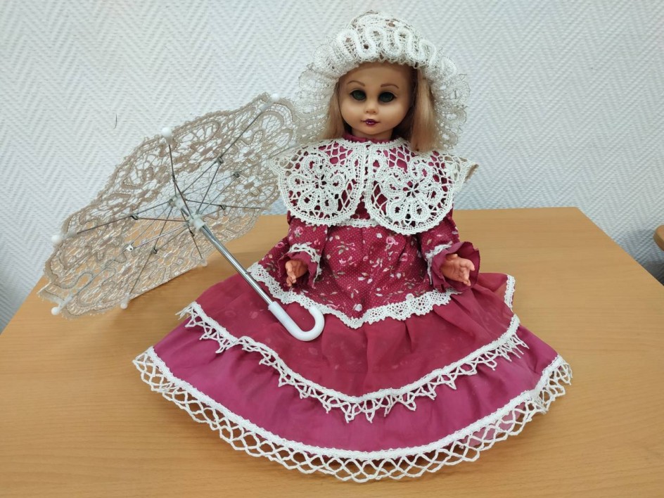 Кукла с зонтиком