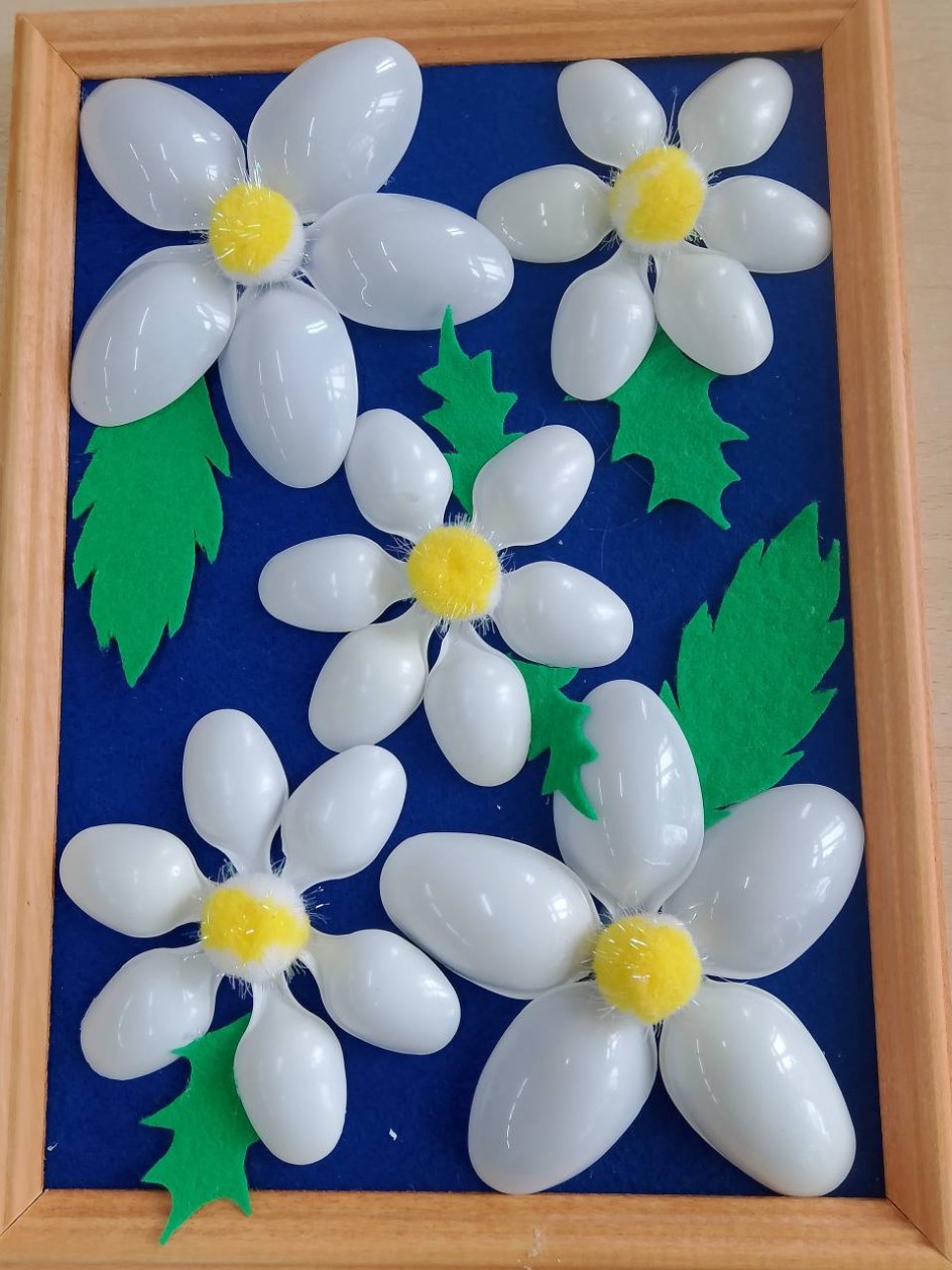 "Белые ромашки я маме подарю..."