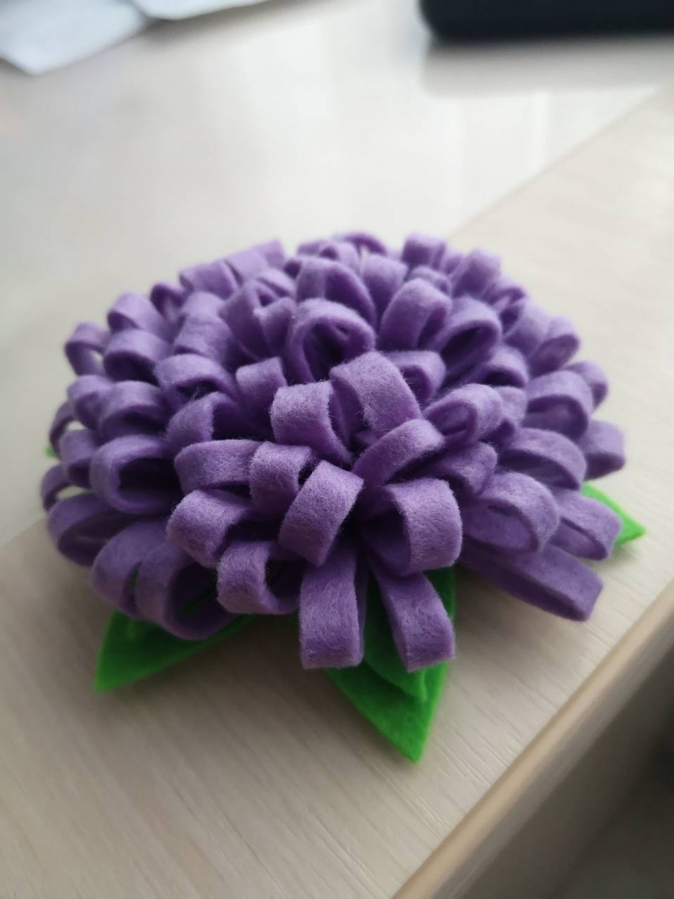 Брошь в виде цветка