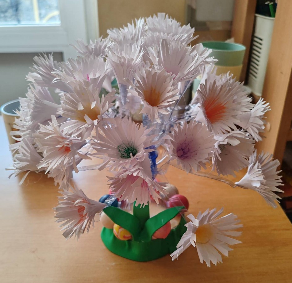 "Первые цветы"