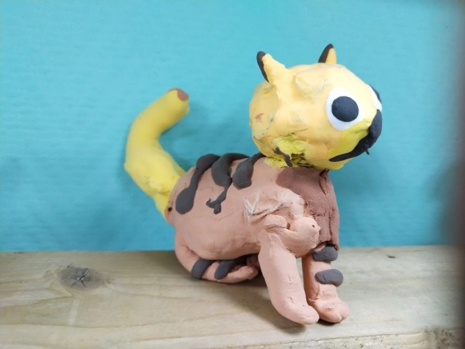 Игривый котик