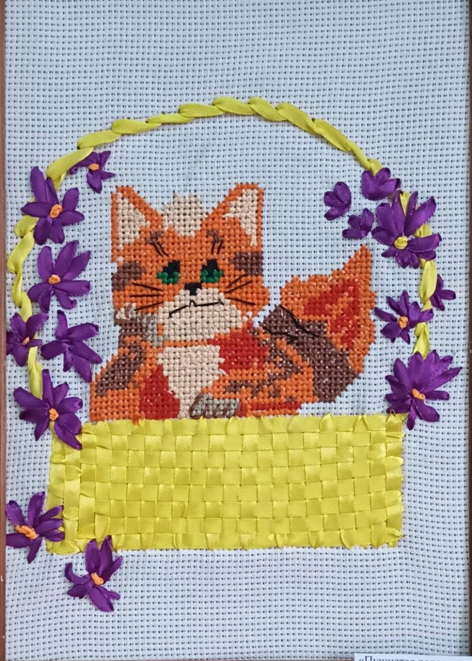 Котенок в корзине