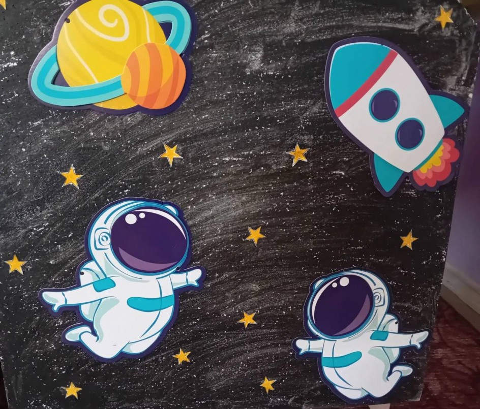 "В открытом космосе"