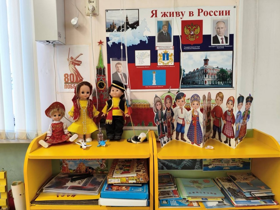 Воспитатель