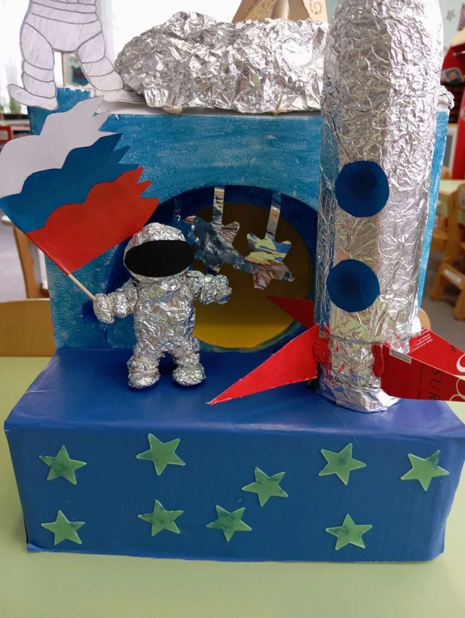 Космонавт в космосе