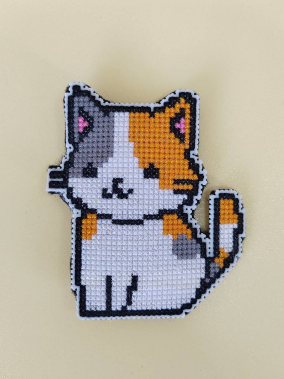 Вышитый магнит "Кошечка"