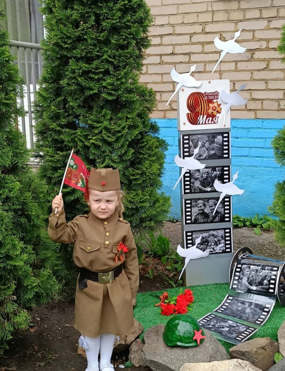 О той весне храним мы память