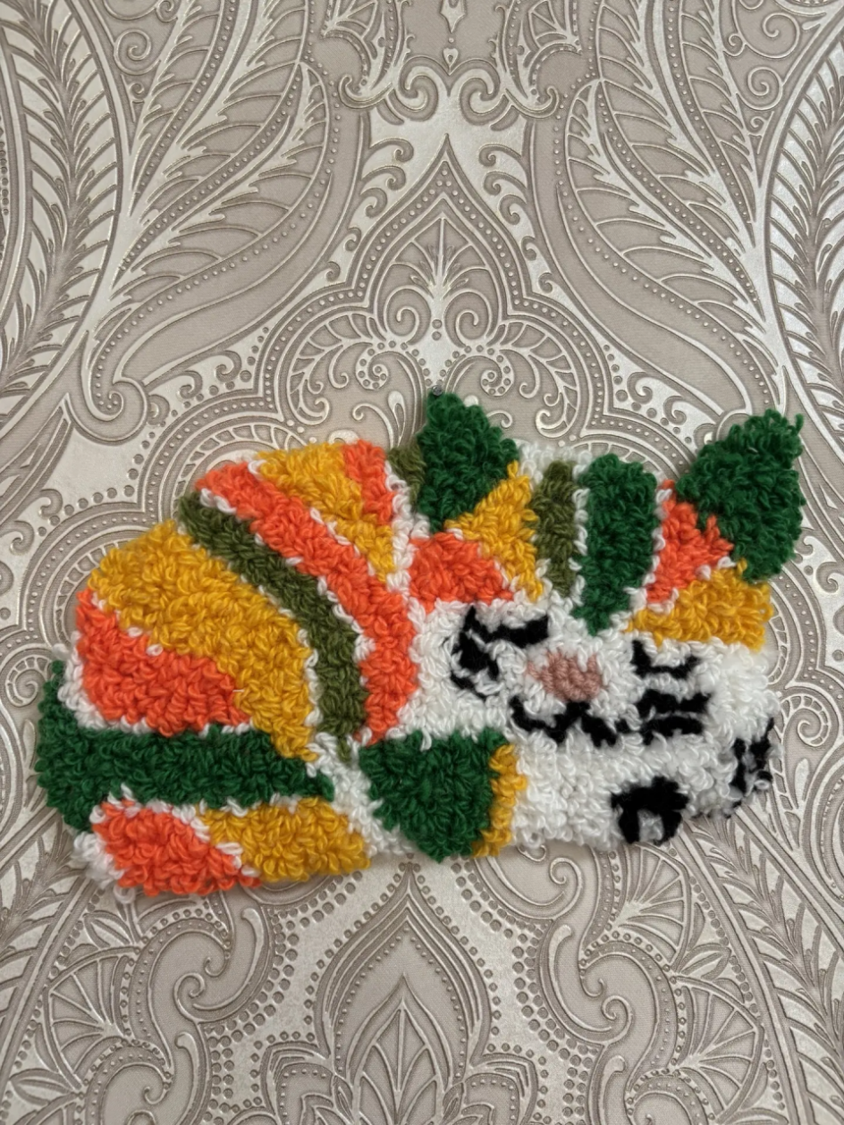 Разноцветная кошка