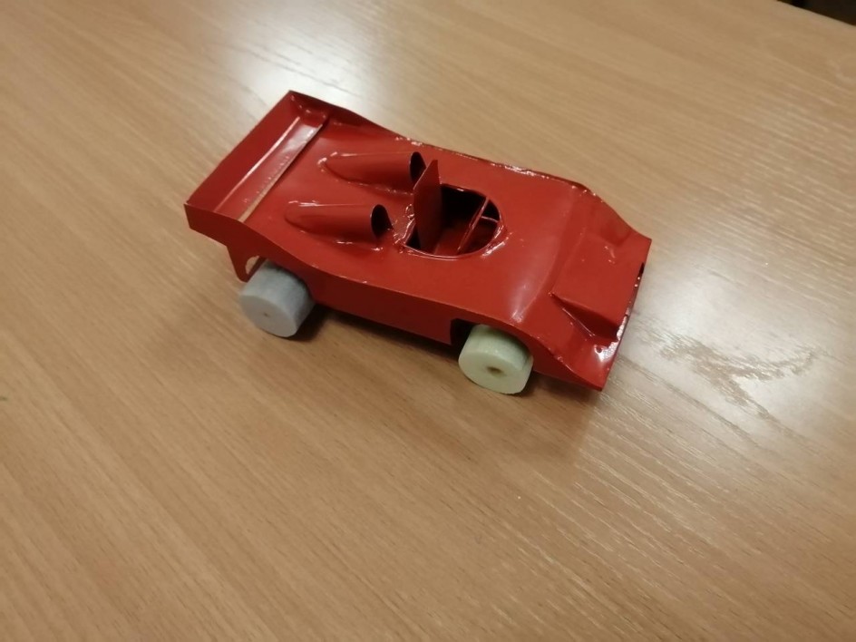Гоночный автомобиль