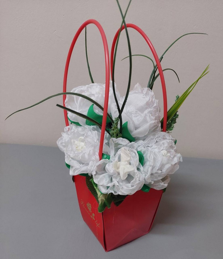 Цветы в корзинке