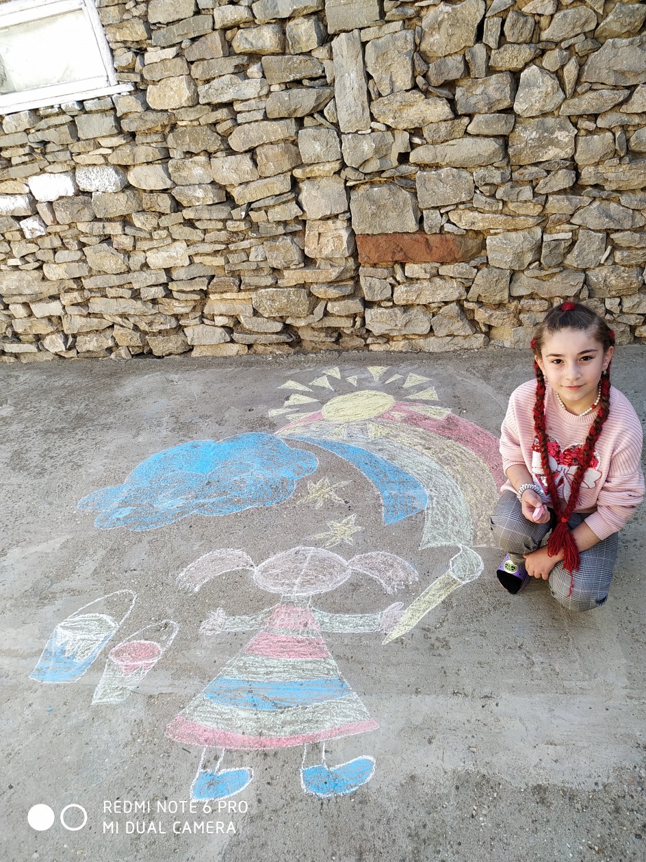 Рисую во дворе