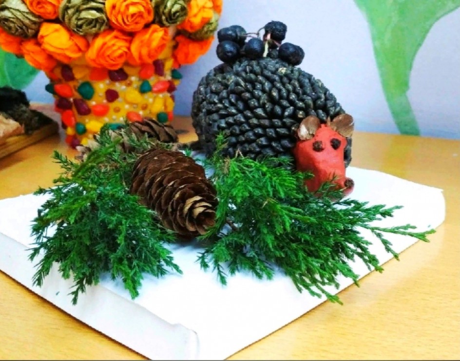 Ёжик в осеннем лесу