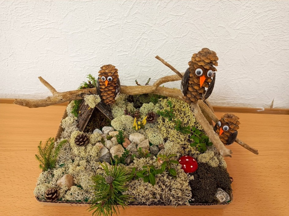 Совы у домика