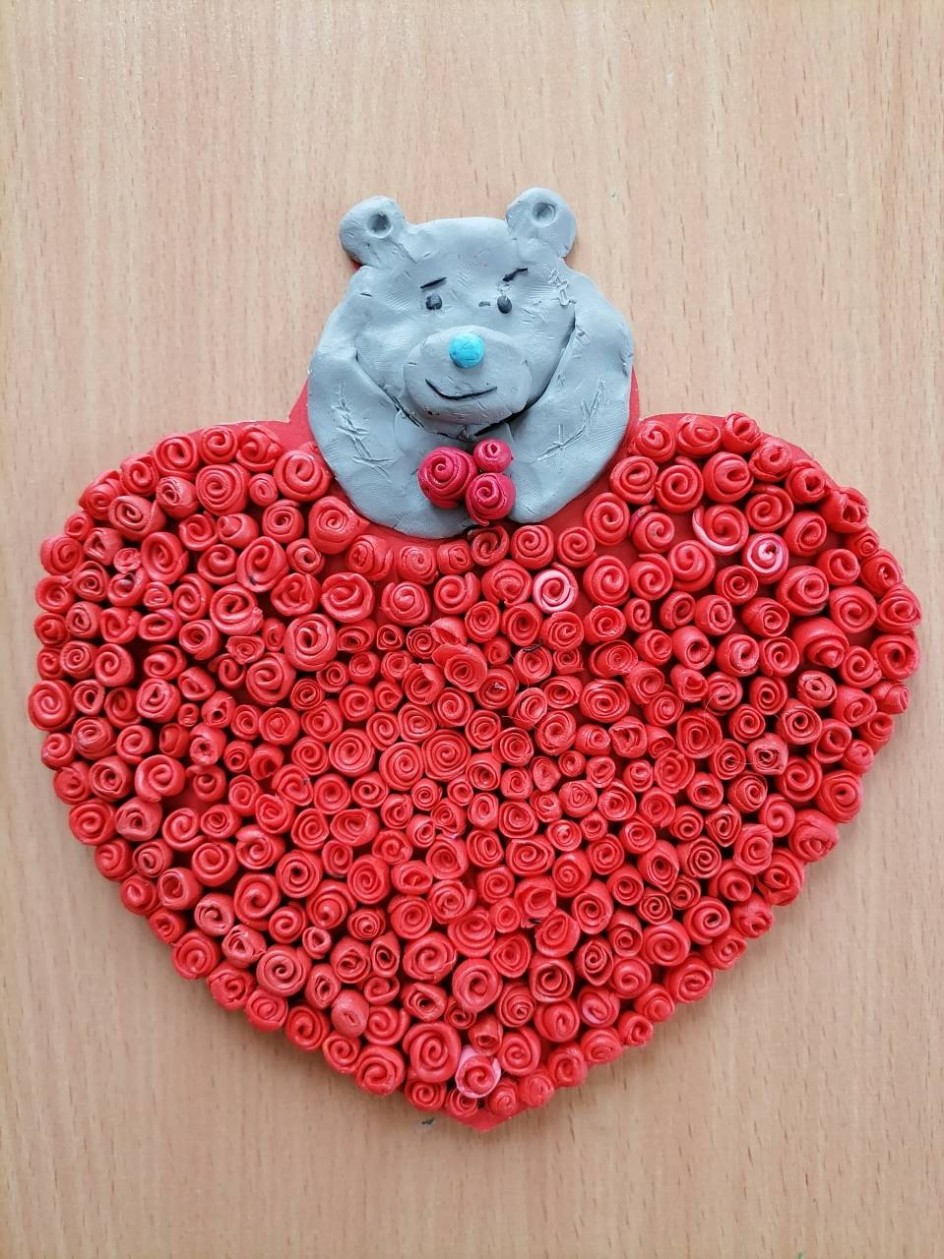 Мишка в сердце роз