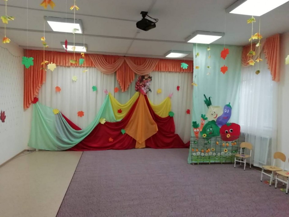 Оформление музыкального зала к празднику осени