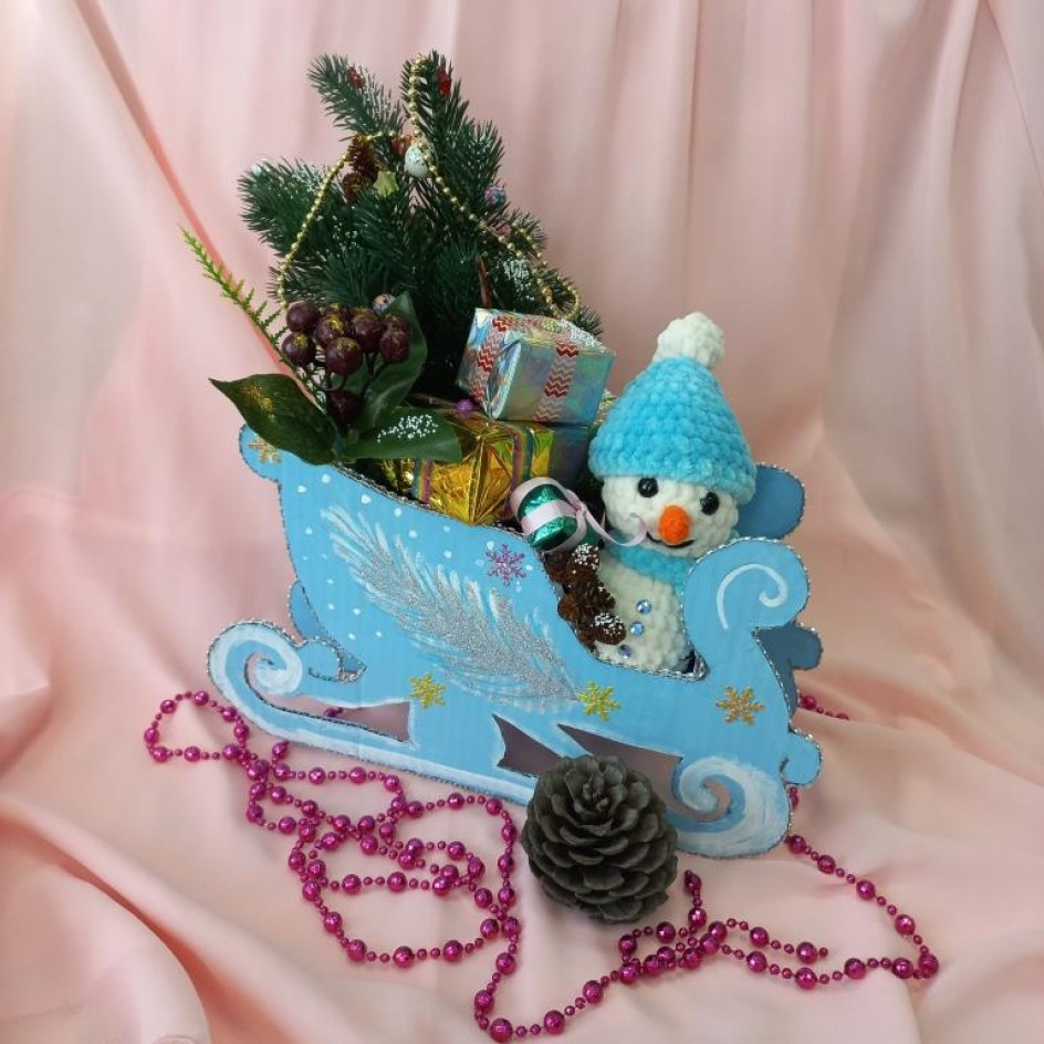 "Снеговик везёт подарки!"