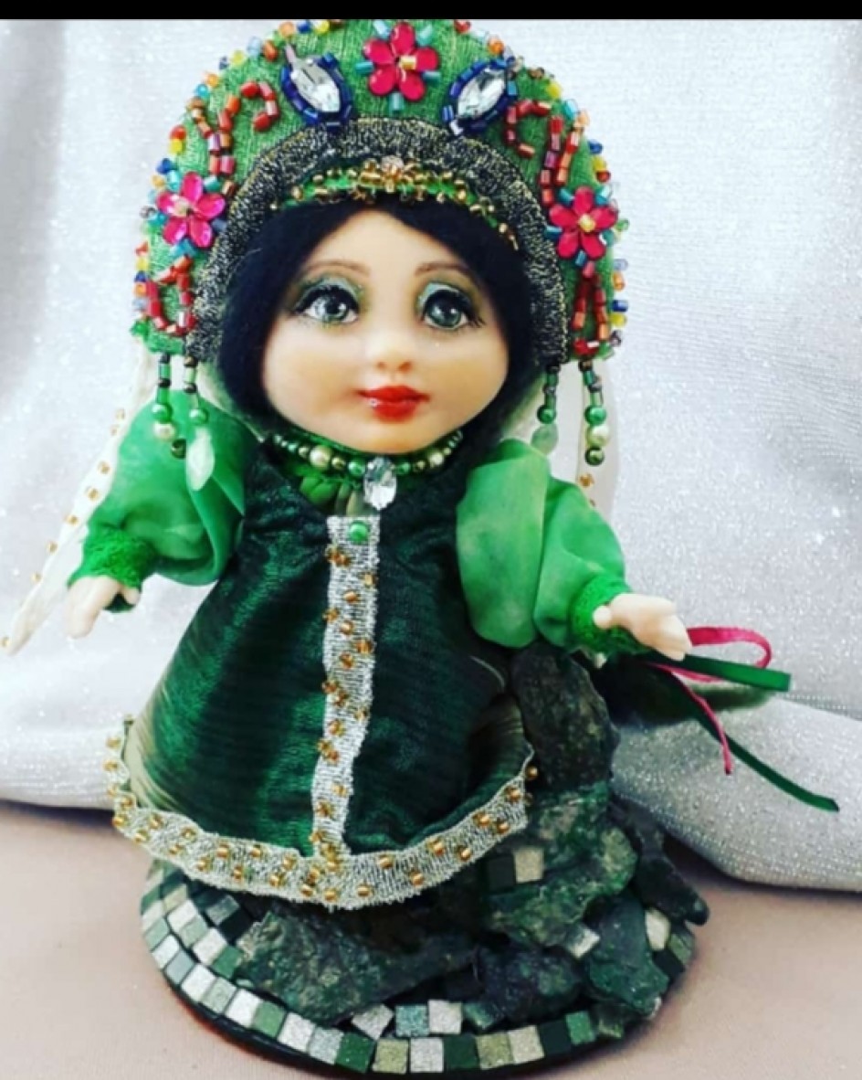 Хозяйка Медной горы в детстве