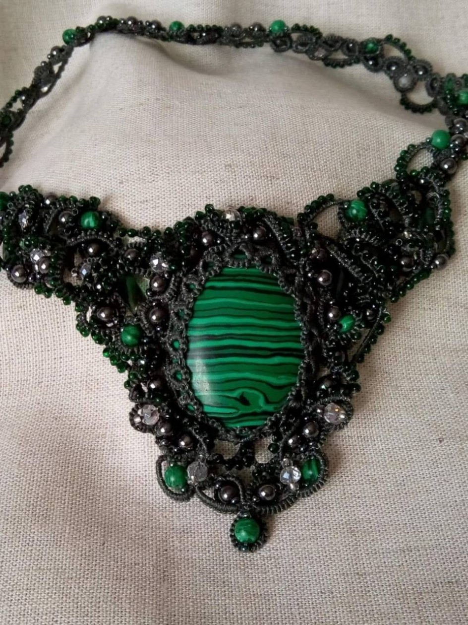Колье с малахитом