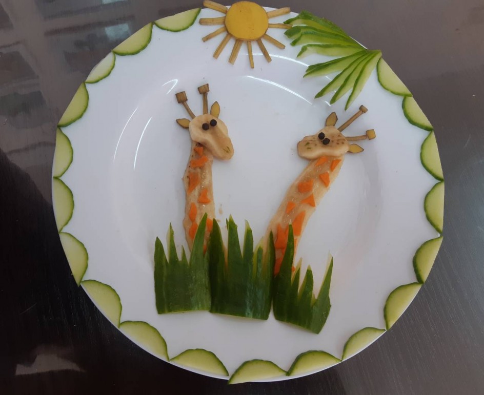 Фруктово-овощная картина "Чудные жирафы"