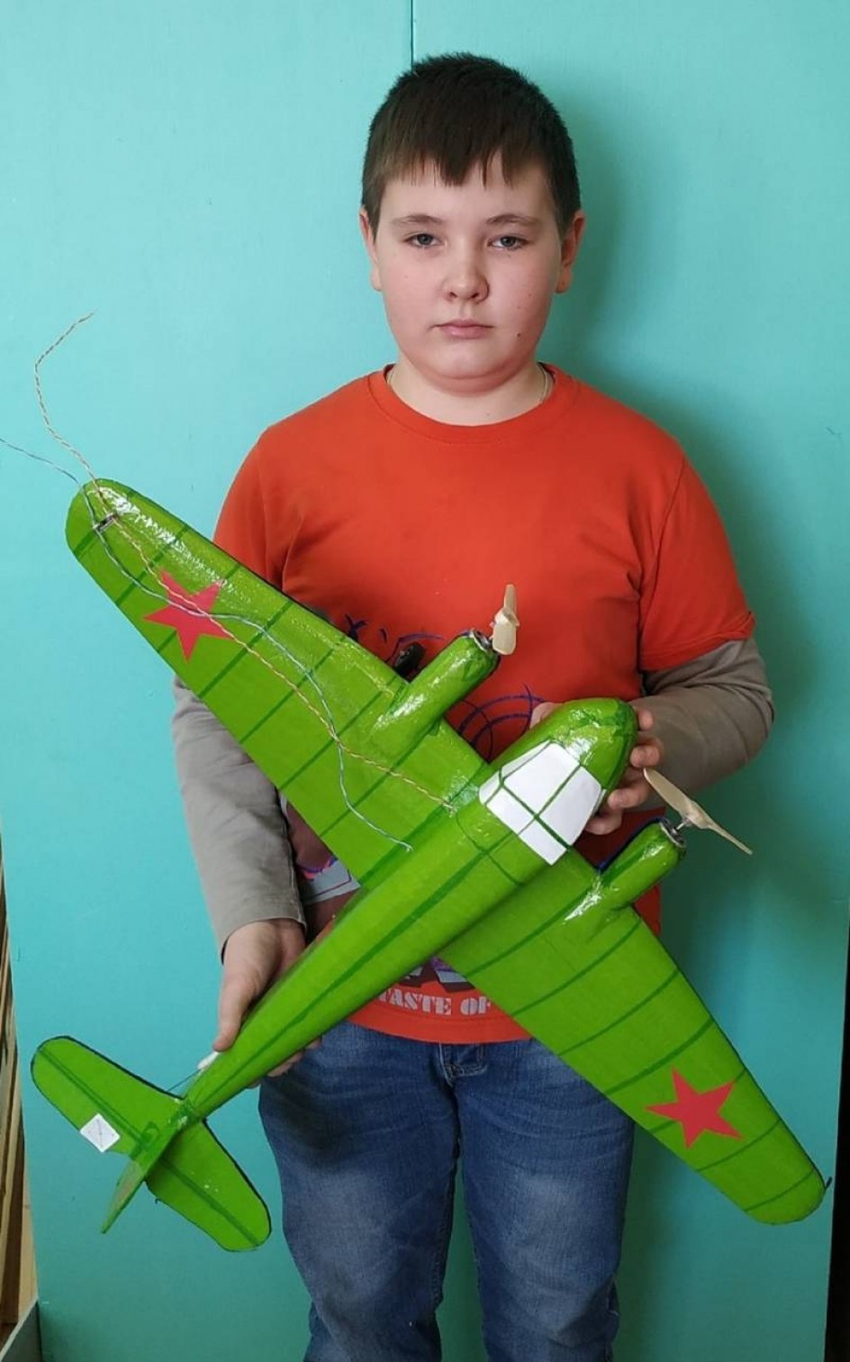 «Кордовая модель-полукопия самолета «ЯК-6» с электродвигателями»