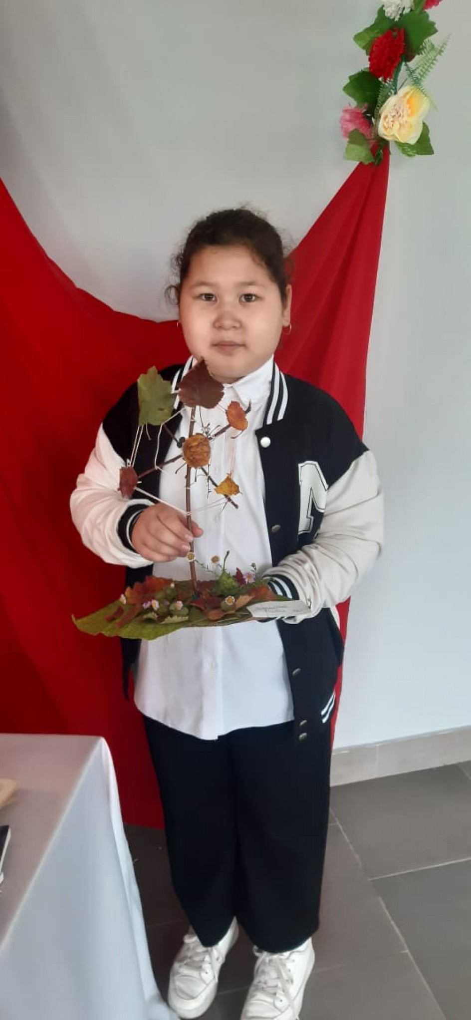 Паучок на паутинке.